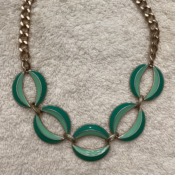 ⭐️ Costume Statement Necklace/Earrings Set - Picture 3 of 5